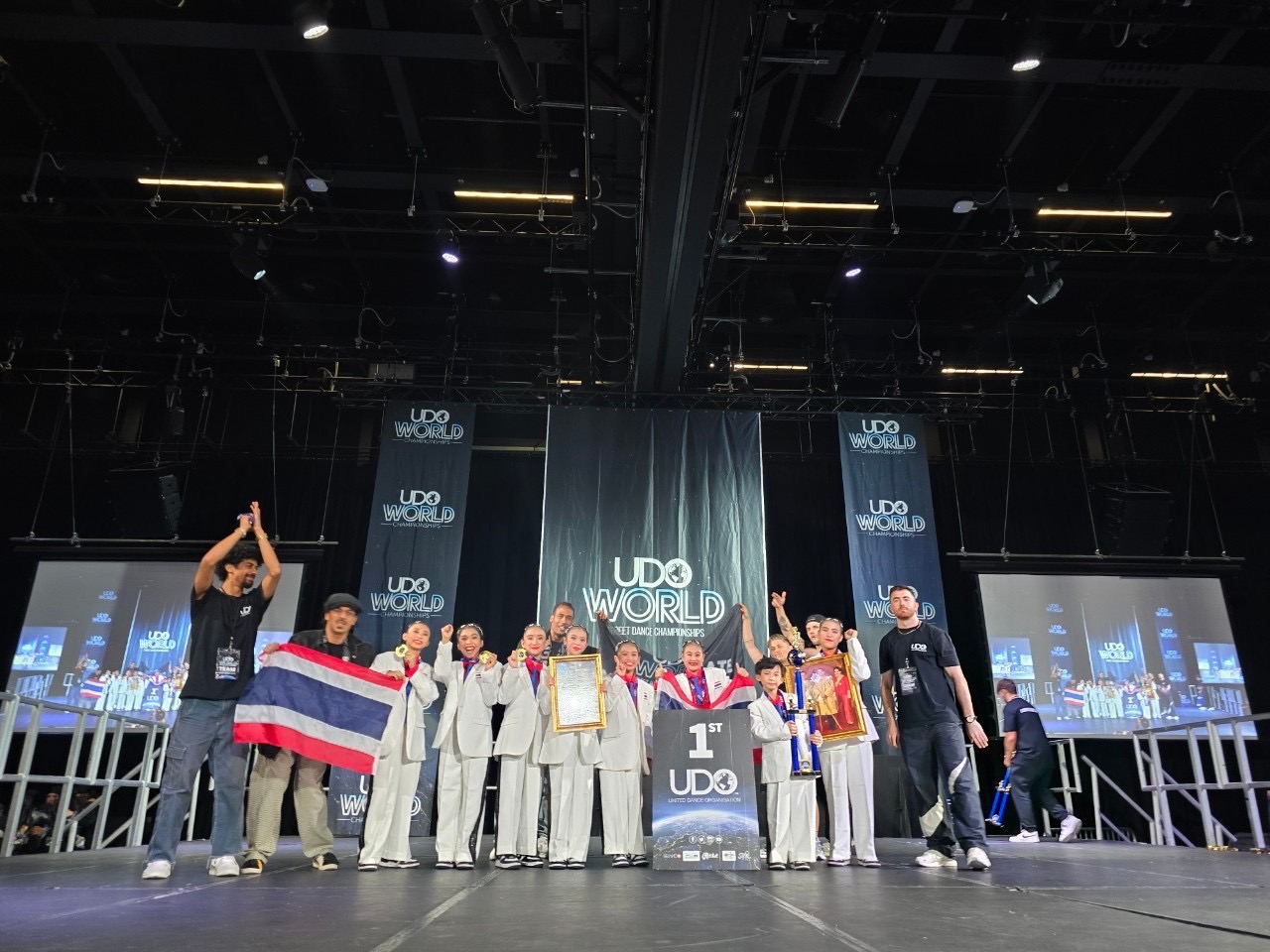 ดร.นุ้ย-เกศริน พาเด็กไทย คว้าแชมป์ชนะเลิศอันดับ 1 บนเวที UDO WORLD STREET DANCE CHAMPIONSHIP 2024