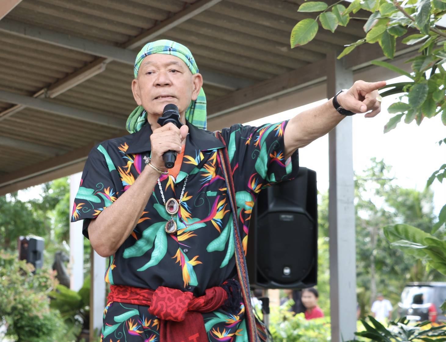 อาจารย์วันชัย สุพรรณ เปิดสวนฤาษี สระมรกต จัดพิธี “เจิมมือ-เปิดดวงเศรษฐี” คนร่วมงานกว่าหนึ่งพันคน!!!